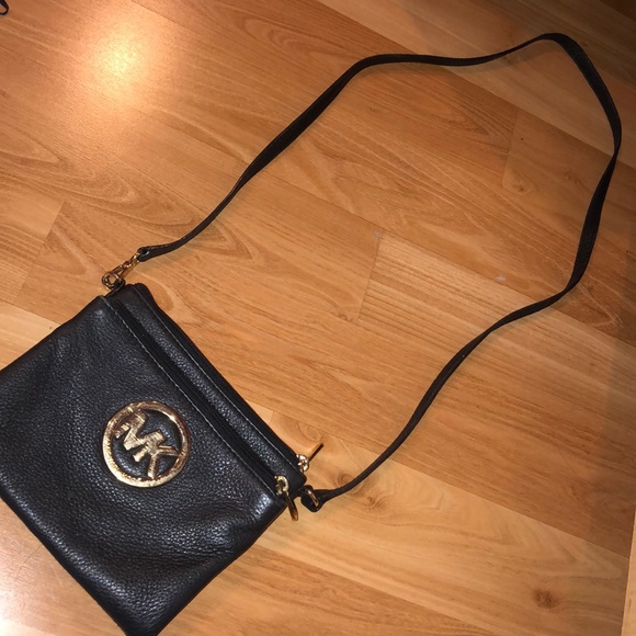 MICHAEL KORS BLACK CROSS BODY PURSE - Picture 1 of 4